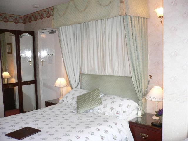 Moonraker House Hotel Stratford-upon-Avon Ruang foto